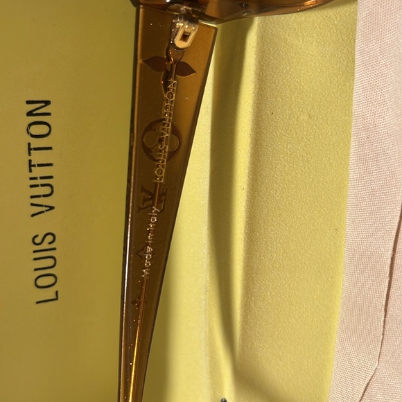 Louis Vuitton 'Obsession GM' Glitter Honey sunglasses. - Picture 5 of 8